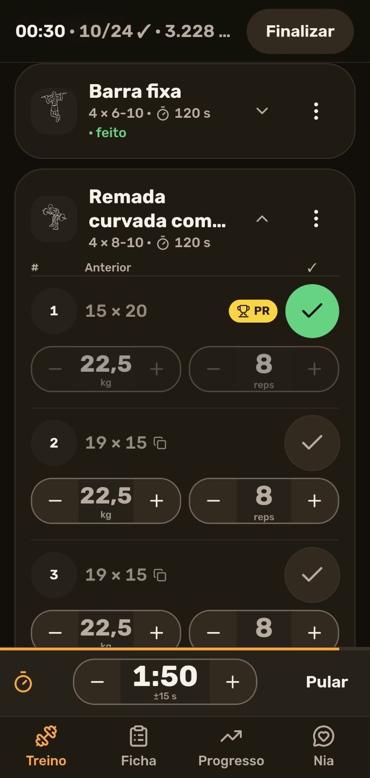 Tela de treino do NeriFIT: séries com carga e repetições, e o cronômetro do descanso